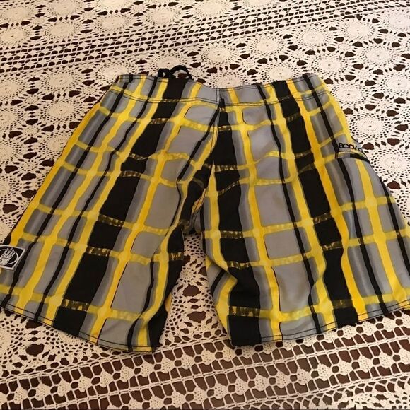 Body Glove Size 32 Board Shorts! - Picture 7 of 7